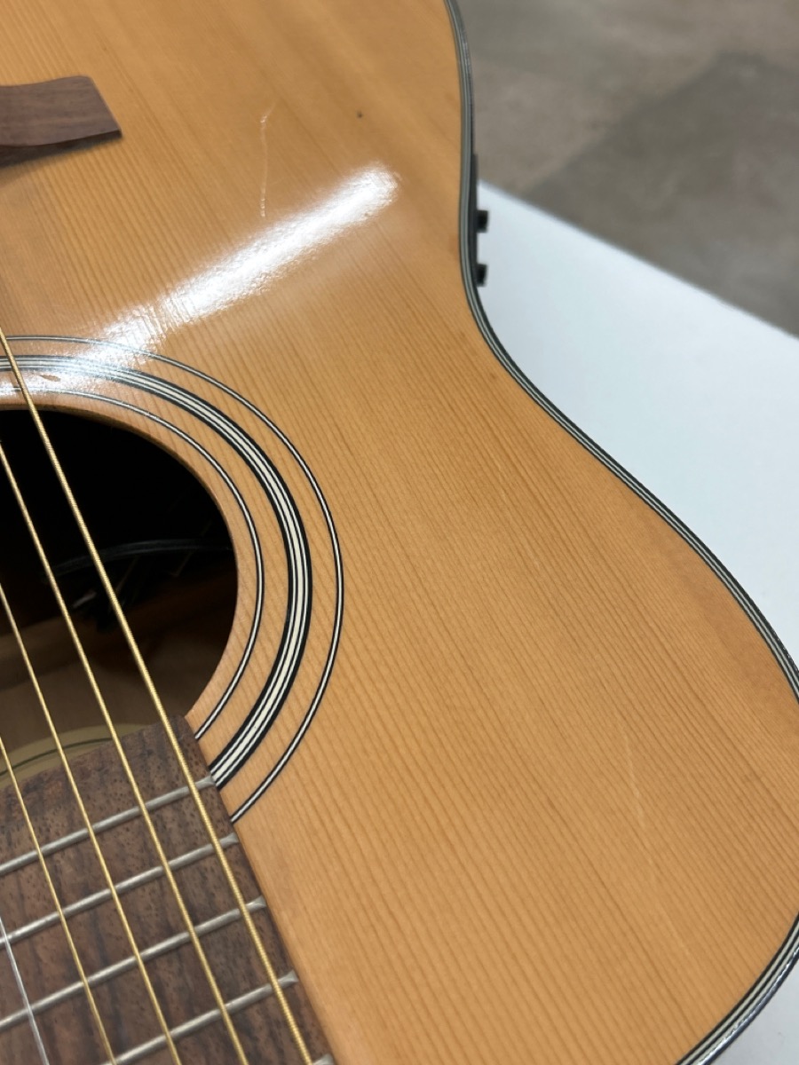 Yamaha FX335 RightHanded Acoustic/Electric Guitar Dreadnought Good