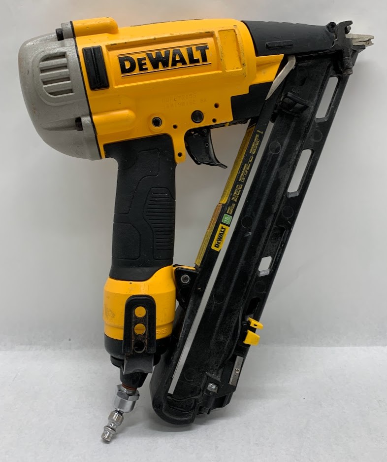 Dewalt 11/4" 21/2" 15GA Pneumatic Angle Finish Nailer DWFP72155