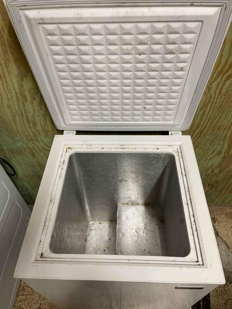 MAGIC CHEF HMCF35W2 MINI CHEST FREEZER Good Buya