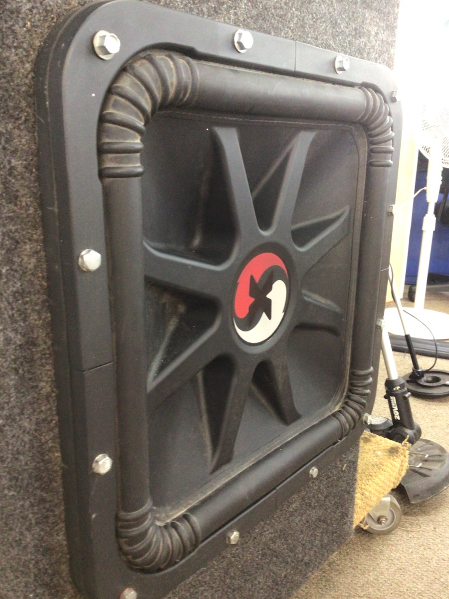 KICKER SOLO X 10,000WATT IN BOX Very Good Buya