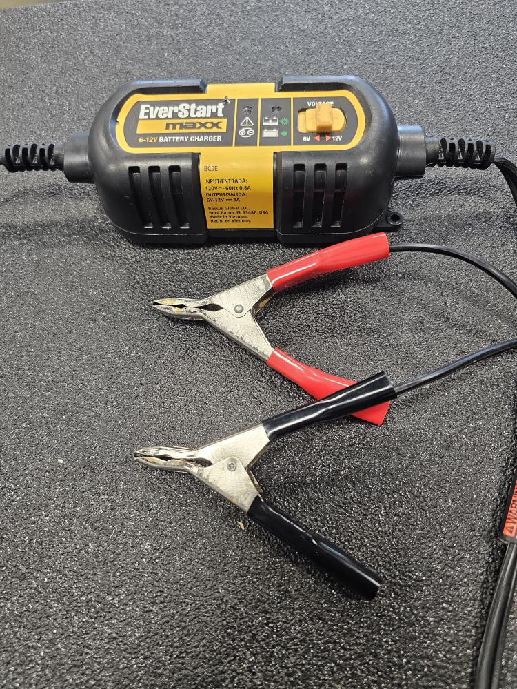 EVERSTART MAXX BATTERY CHARGER & MAINTAINER Very Good Pawn 1