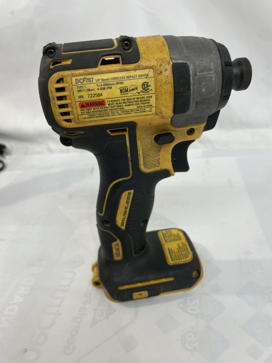 DEWALT DCF787 CORDLESS 1/4" TOOL ONLY Very Good Buya