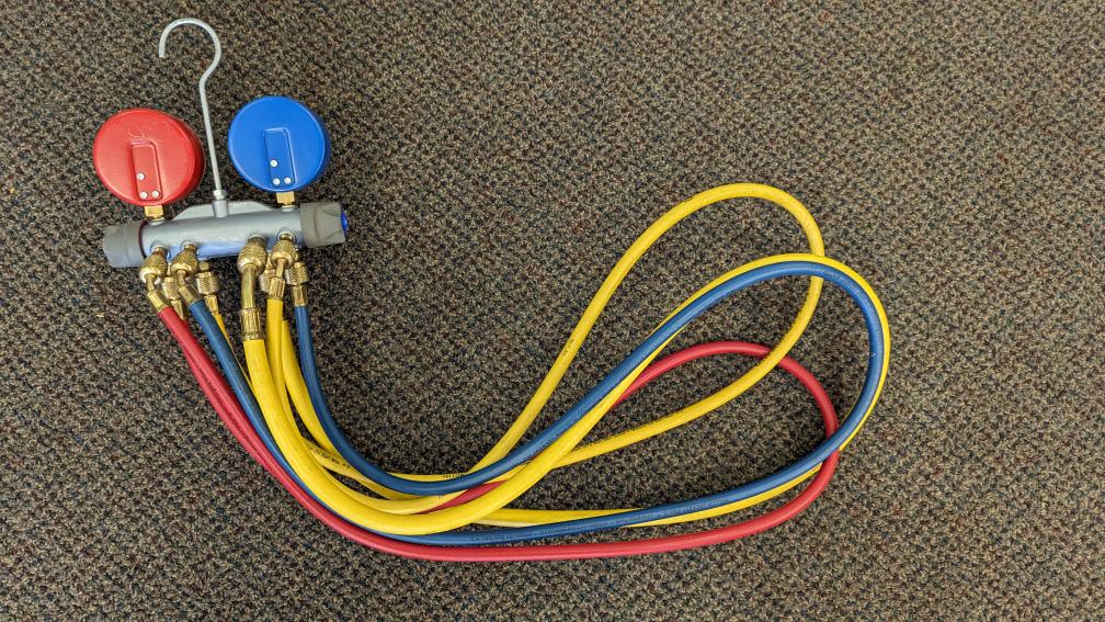 Yellow Jacket Titan 4 Valve Manifold With Hoses Very Good Heartland