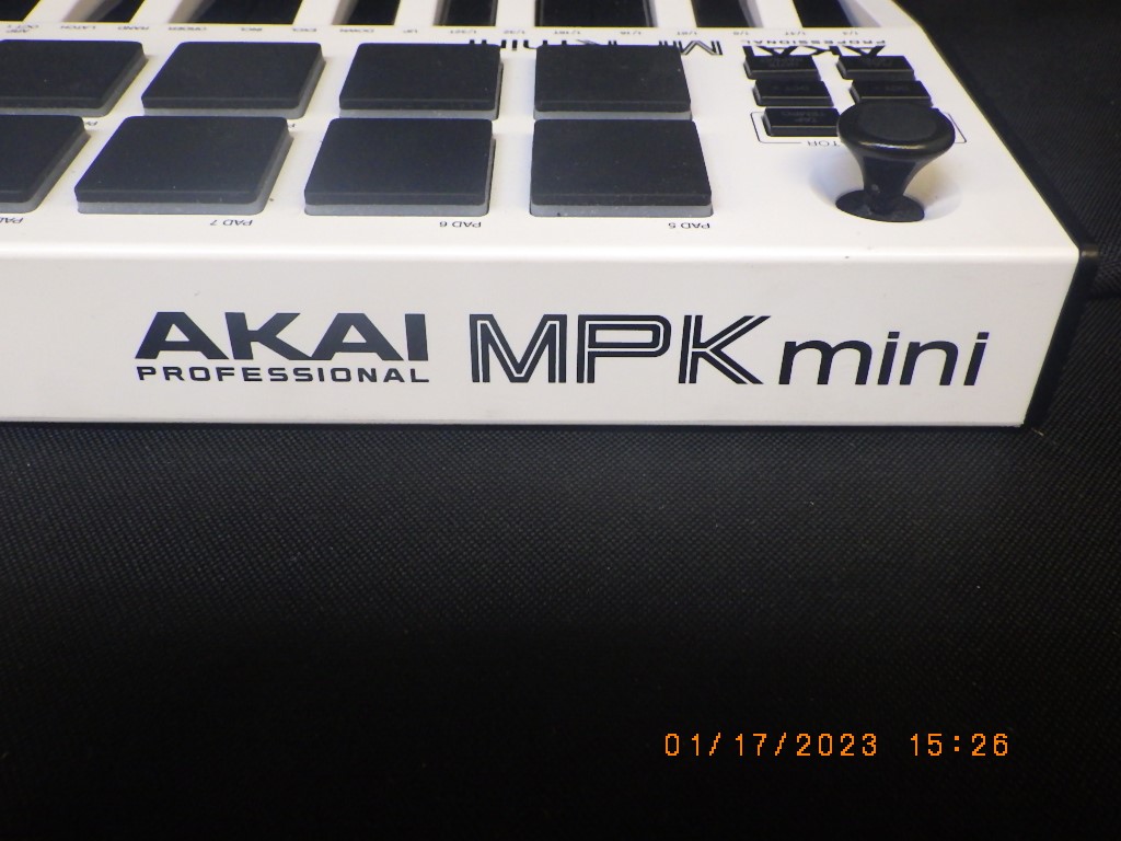 AKAI PROFESSIONAL MPK MINI MK3 KEYBOARD CONTROLLER WHITE W/USB CORD ...