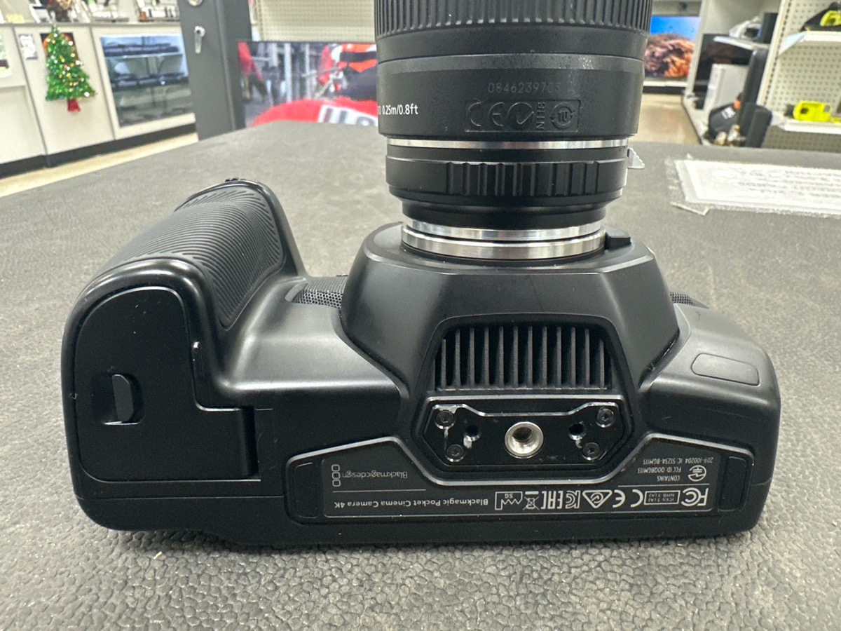 BLACKMAGICDESIGN POCKET CINEMA 8K CAMERA HAS 1 BATTERY AND 1 CHARGER