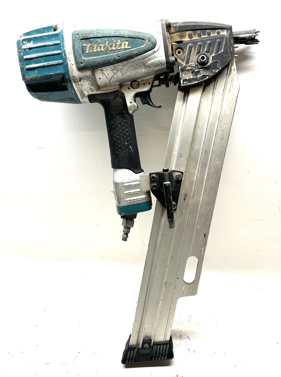 Makita 31/2" 21Degree Full Round Head Framing Nailer AN923 Good