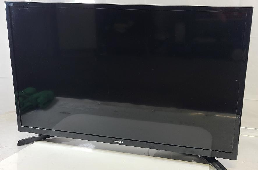 SAMSUNG UN32M4500BF, 32" FLAT SCREEN W/REMOTE Very Good Buya