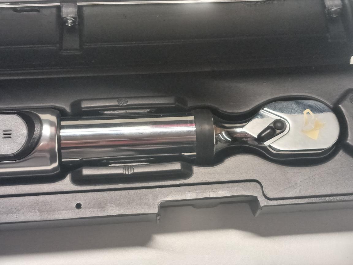 HUSKY TOOLS 3/8 DRIVE DIGITAL TORQUE WRENCH Like New Buya