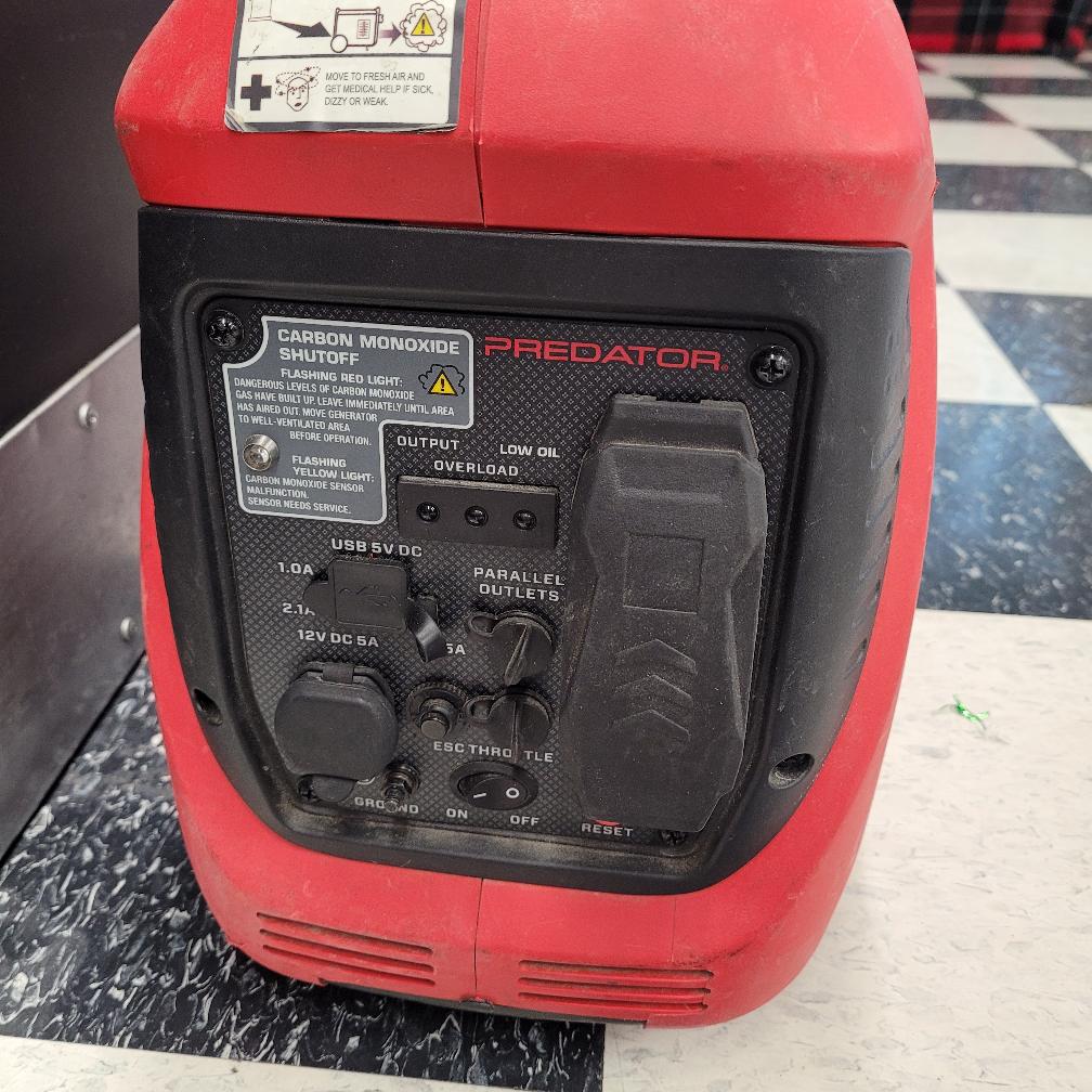 PREDATOR 1400 WATT SUPER QUIET INVERTER GENERATOR Very Good Sharp