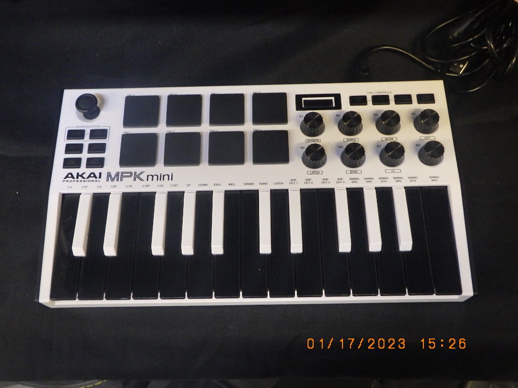AKAI PROFESSIONAL MPK MINI MK3 KEYBOARD CONTROLLER WHITE W/USB CORD