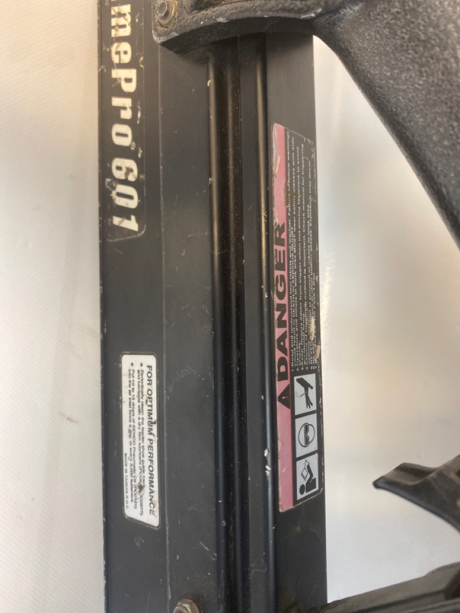 Senco FramePro 601 2Inch to 31/2Inch Clipped Head Framing Nailer
