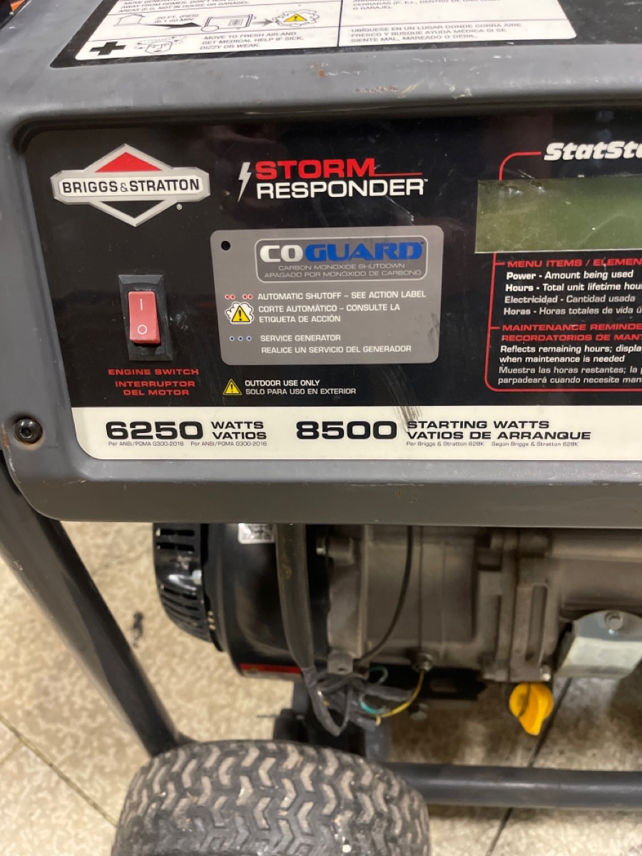 BRIGGS & STRATTON STORM RESPONDER 6250 WATTS GAS POWERED GENERATOR Very ...