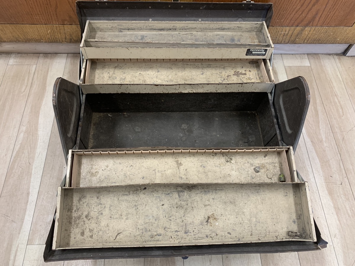 Vintage Kennedy No.1022 Cantilever Style Tool or Hobby Box 22