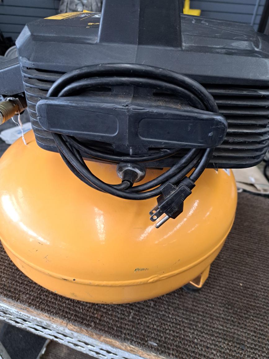 BOSTITCH 6 GALLON PANCAKE COMPRESSOR 150 PSI Acceptable Axel's
