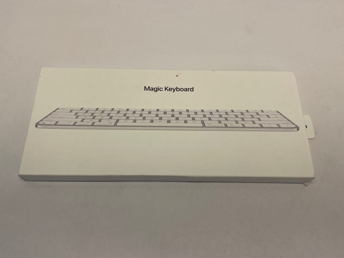 Apple Magic Keyboard MK2A3LL/A A2450 (YE-CMR) Like New | Buya