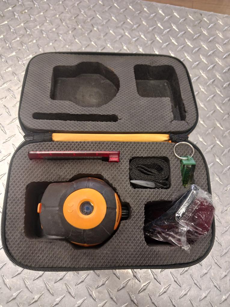 JOHNSON LEVEL 406680, SELFLEVELING MULTIPOINT LASER LEVEL W/CASE Good Buya