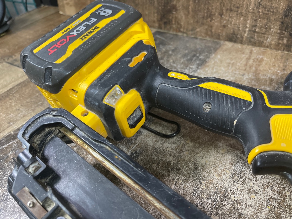 DEWALT DCN650 20V MAX XR LITHIUMION CORDLESS 15GAUGE ANGLED FINISH NAILER Very Good Buya