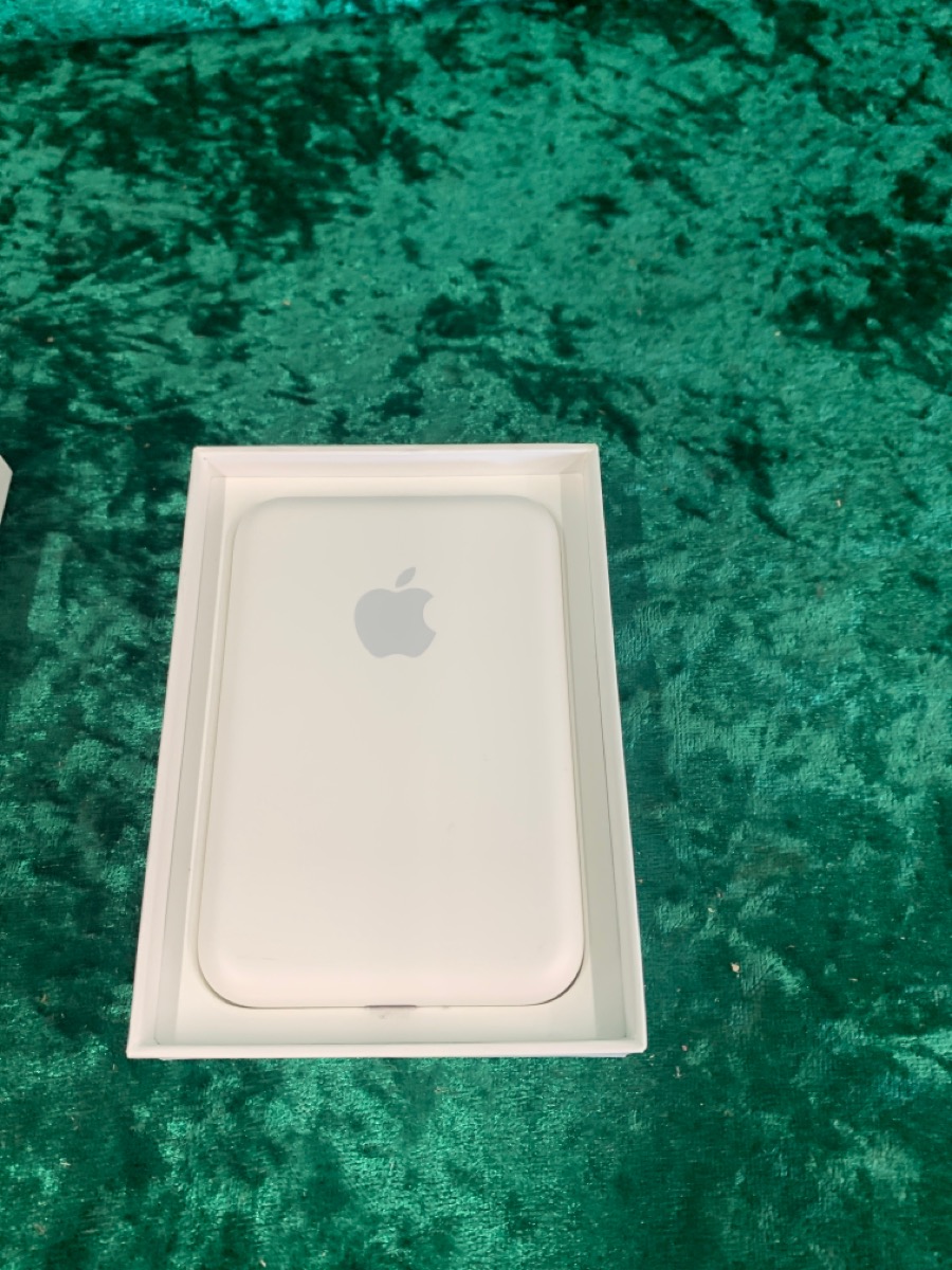 APPLE MJWY3AM/A MAGSAFE BATTERY PACK Like New | Buya