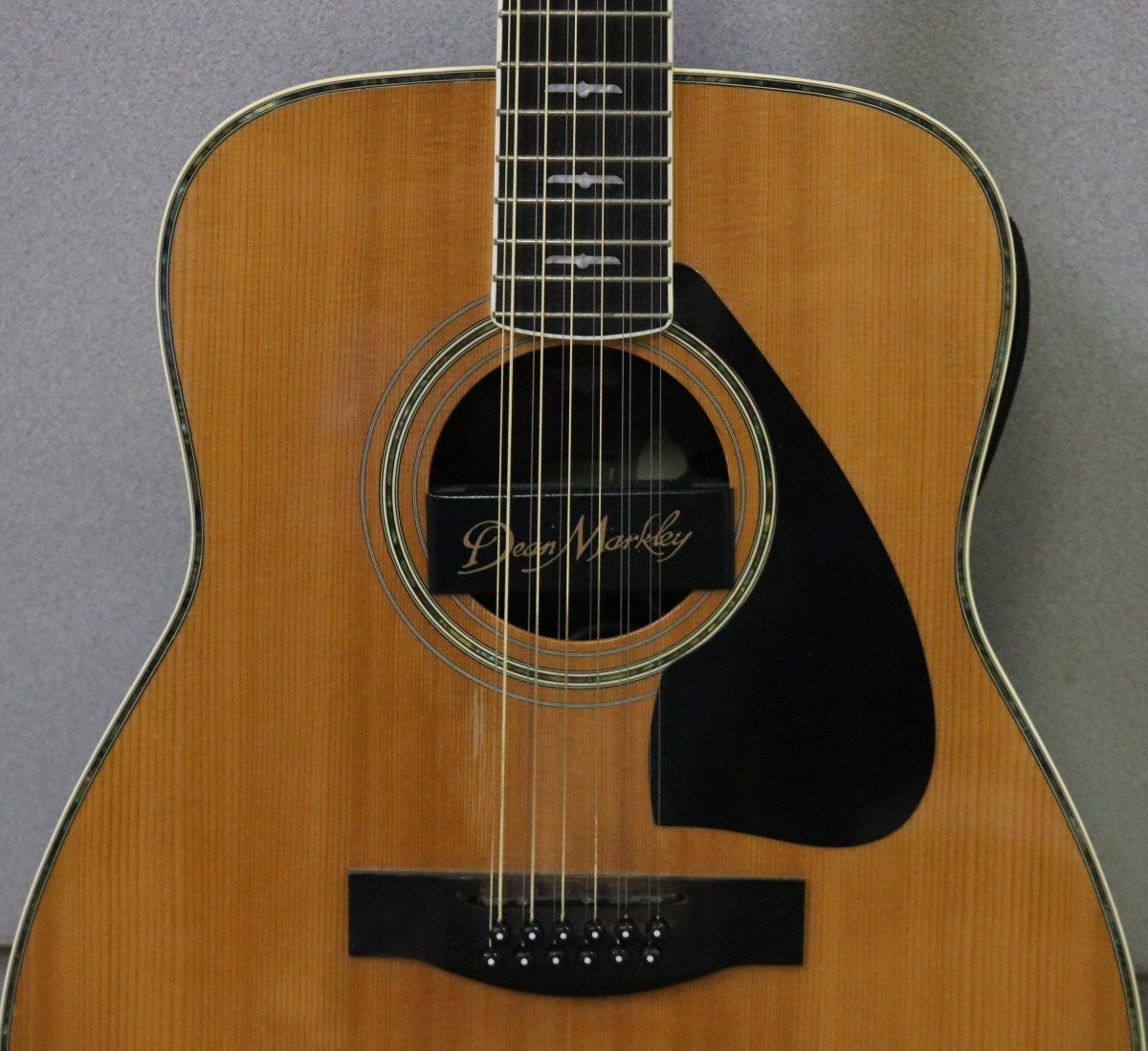 YAMAHA ELECTRIC/ACOUSTIC GUITAR MODEL FG460S12 Good Buya