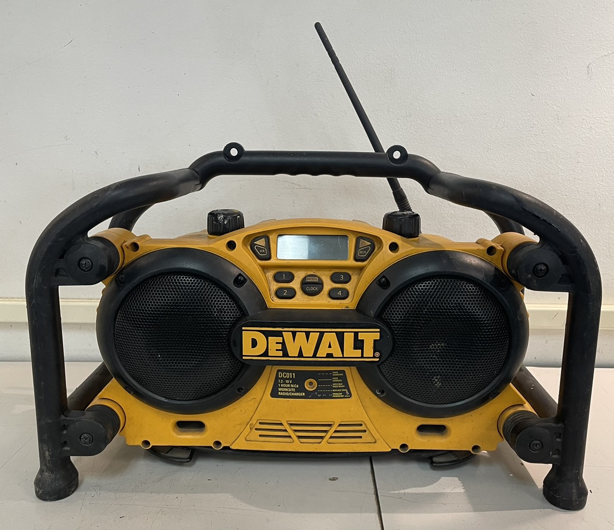 Dewalt DC011 7.218v 1 Hour NiCd Worksite Radio Charger jobsite Good Buya