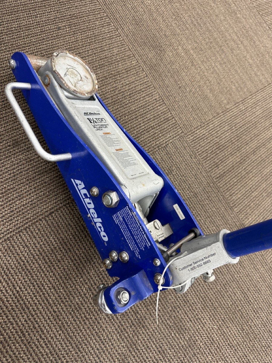 AC DELCO 11/12 TON LIGHTWEIGHT ALUMINUM FLOOR JACK Acceptable Buya