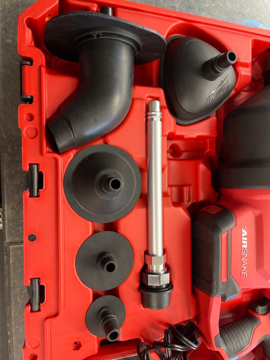 MILWAUKEE AIR SNAKE Like New Buya