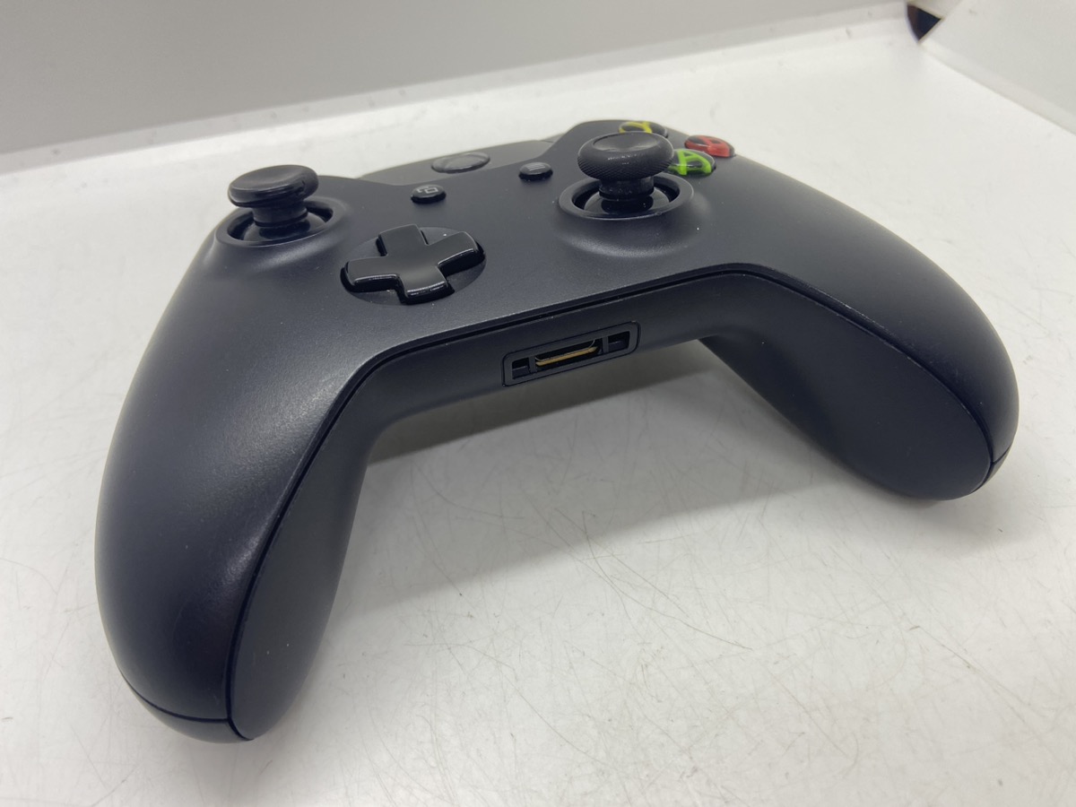 Microsoft Xbox One Wireless Controller Model 1537 Black Very Good