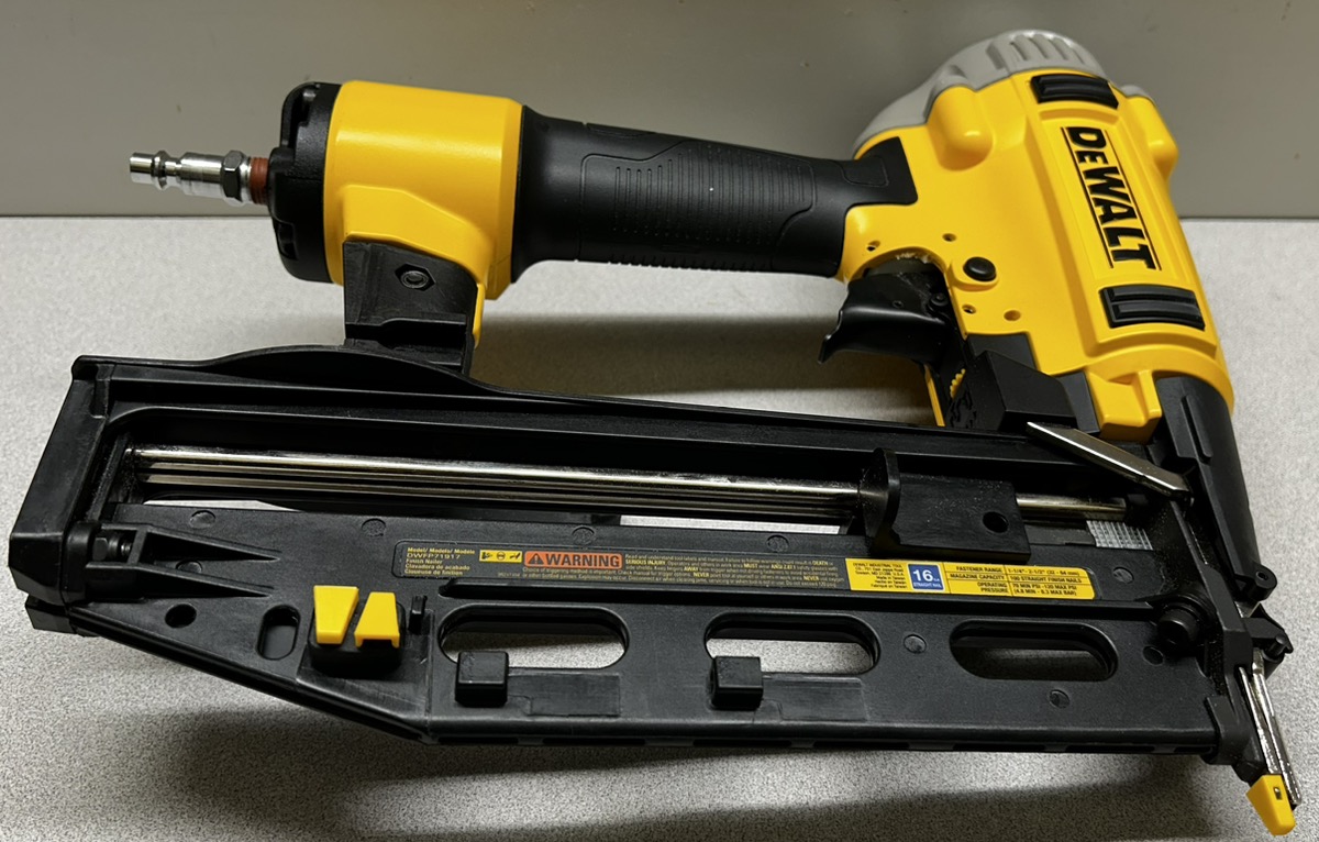 DEWALT DWFP71917 Pneumatic 16Gauge 21/2 in. Nailer Good Capitol