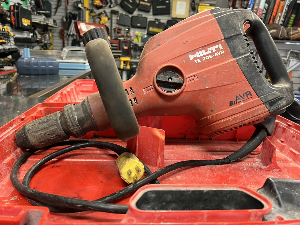 HILTI TE706 AVR CONCRETE ROTARY HAMMER DRILL Very Good Nicol Street