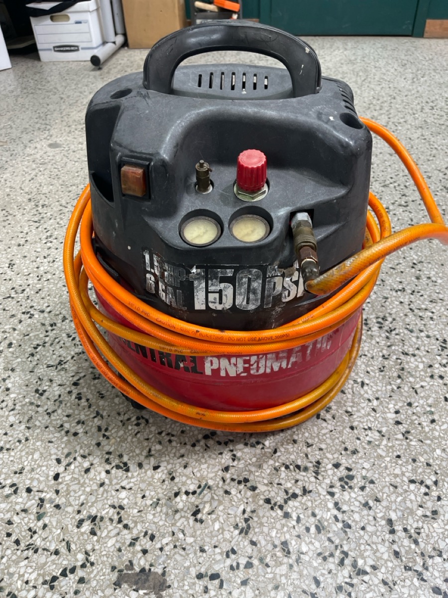 CENTRAL PNEUMATIC 6 GALLON AIR COMPRESSOR (ae) Good Sharp Assets LLC