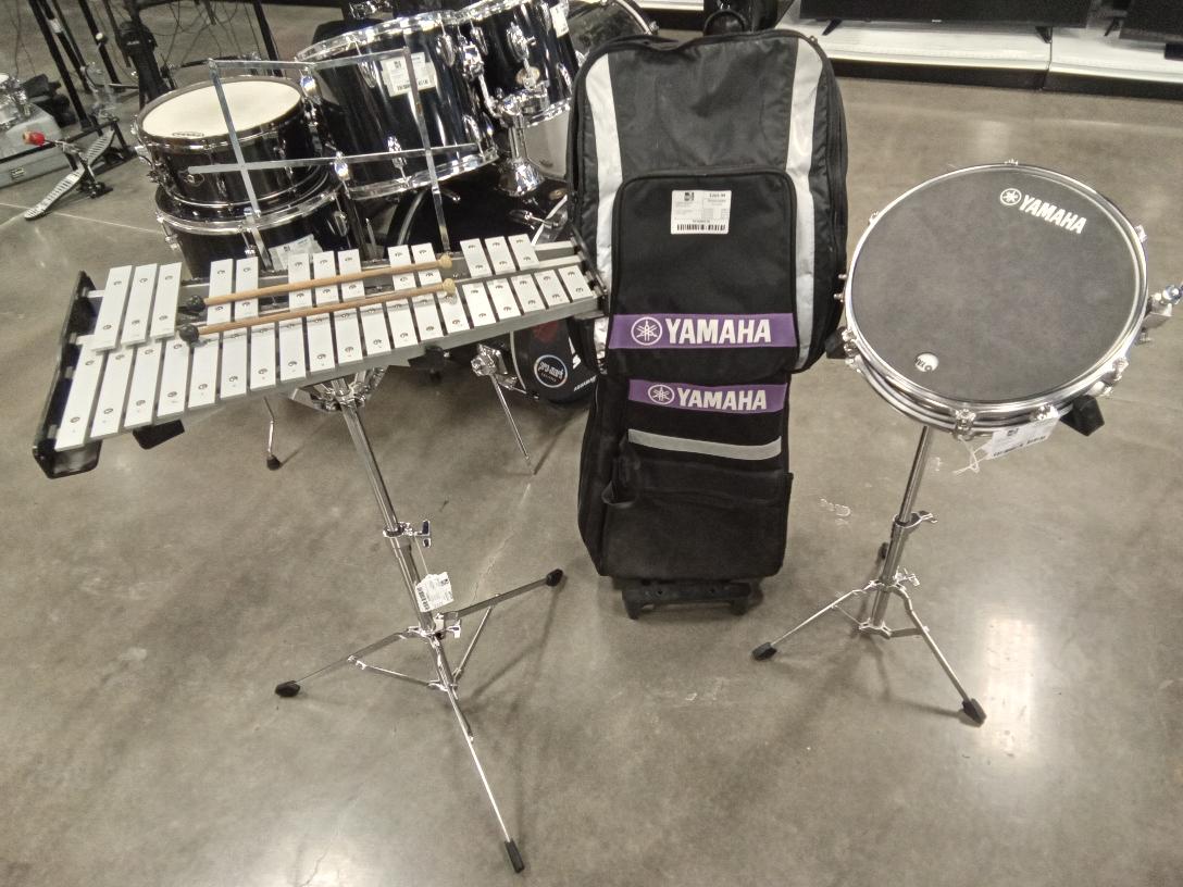 YAMAHA PERCUSSION KIT XYLOPHONE, SNARE, 2 STANDS ROLLER RACK W/BAGS