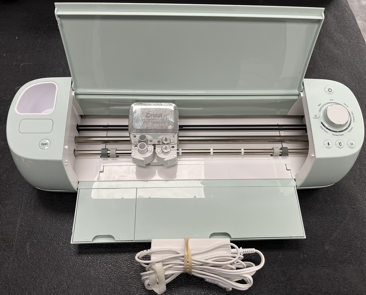 CRICUT EXPLORE AIR 2 DIE CUTTING MACHINE, MINT COLOR W/ POWER CORD Good