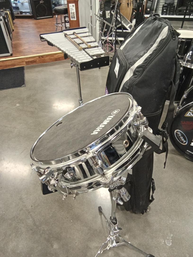 YAMAHA PERCUSSION KIT XYLOPHONE, SNARE, 2 STANDS ROLLER RACK W/BAGS