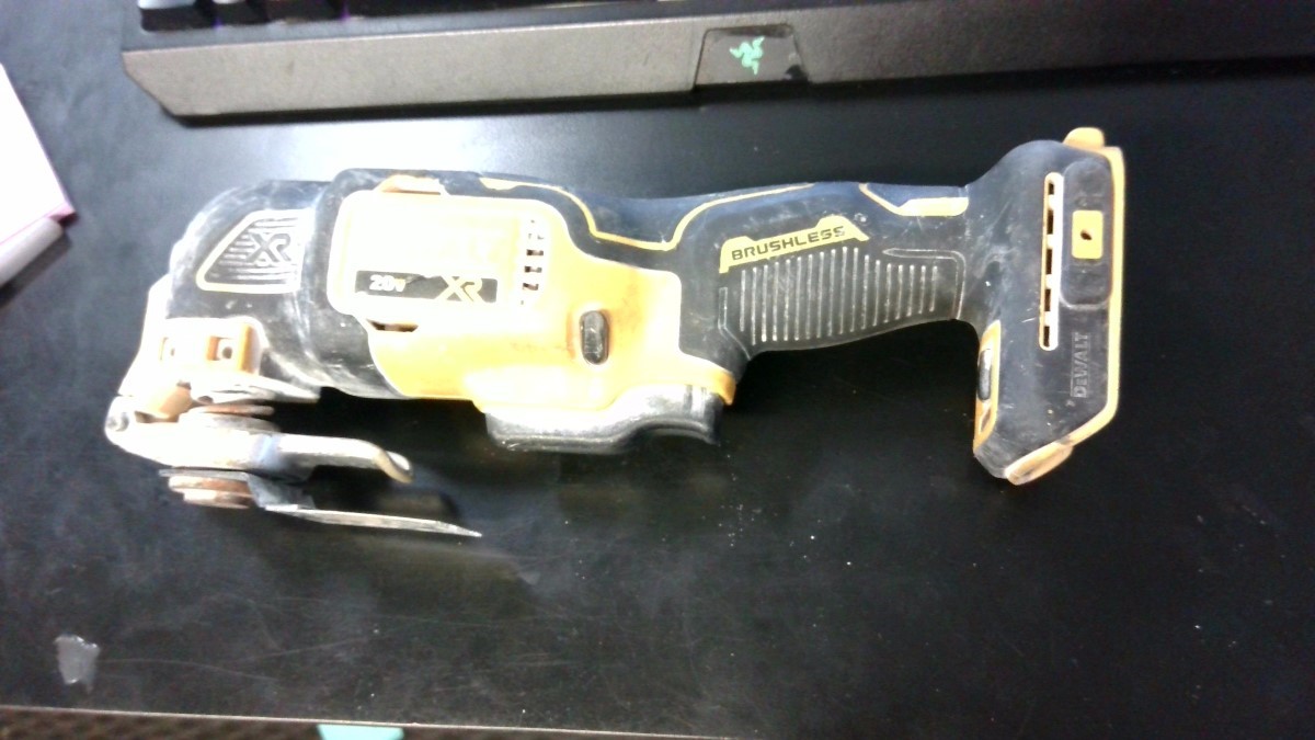 DeWalt Multi Tool Model DCS356 with Battery and Charger photo 2