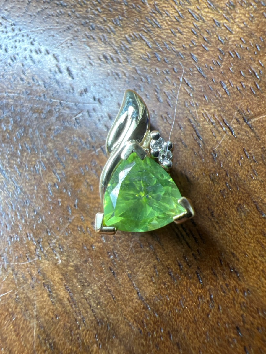 Pendant Green Stone 2 Diamonds .02 Carat T.W. 14K Yellow Gold 0.7