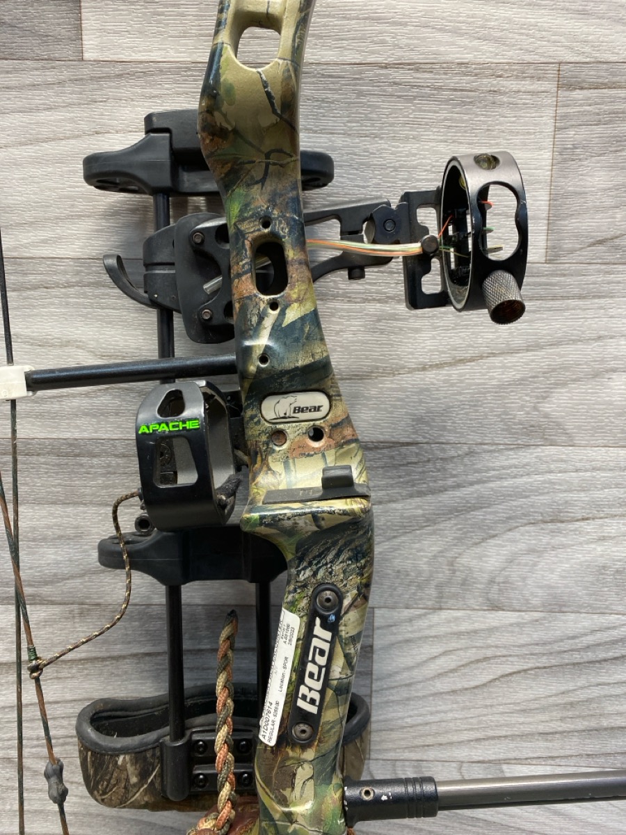 Bear Encounter Compound Bow Good A1 Hawk
