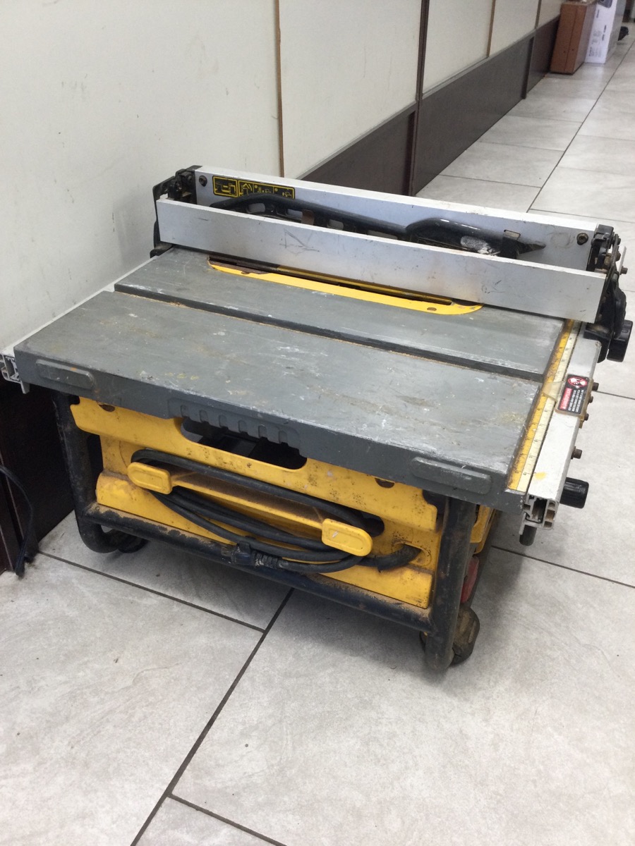 DEWALT DWE7480 TABLE SAW Acceptable Buya