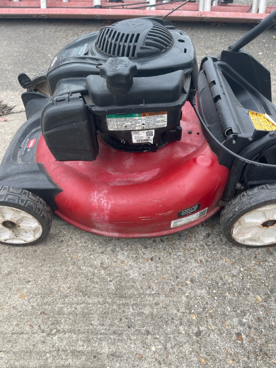 TORO 21352 GAS POWERED WALK BEHIND LAWN MOWER (MEENKB) Like New