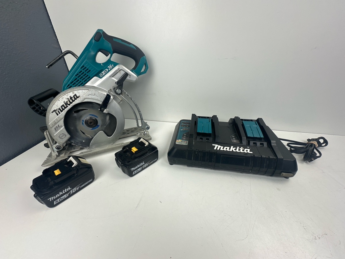 MAKITA CIRCULAR SAW XSR01 / 2 5AH BATTS & DUAL CHARGER (DC18RD) Good