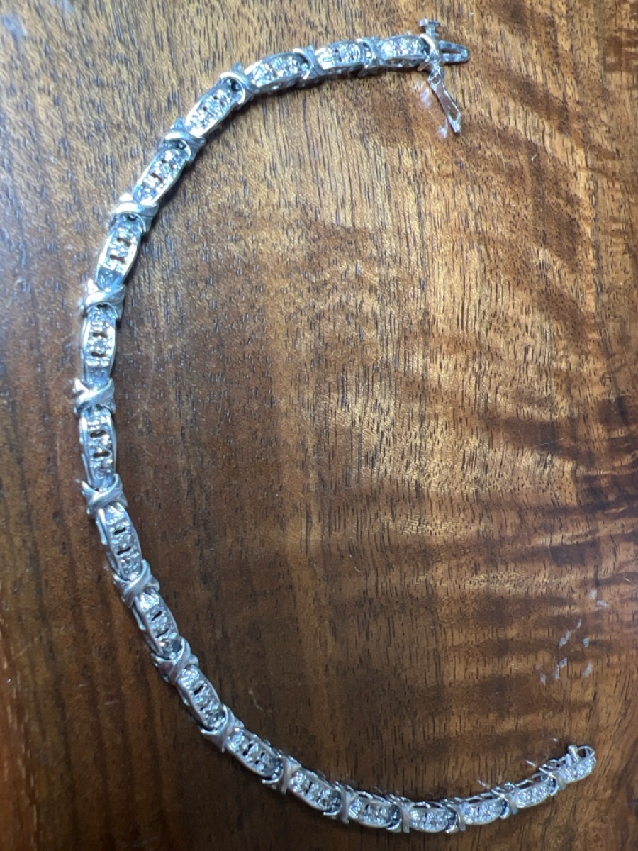 Gold-Diamond Bracelet 18 Diamonds .18 Carat T.W. 10K White Gold 4