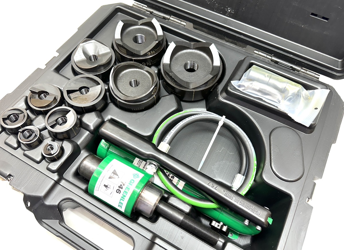 Intelli-PUNCH™ Battery-Hydraulic Knockout Kit With Slug-Buster® 1/2