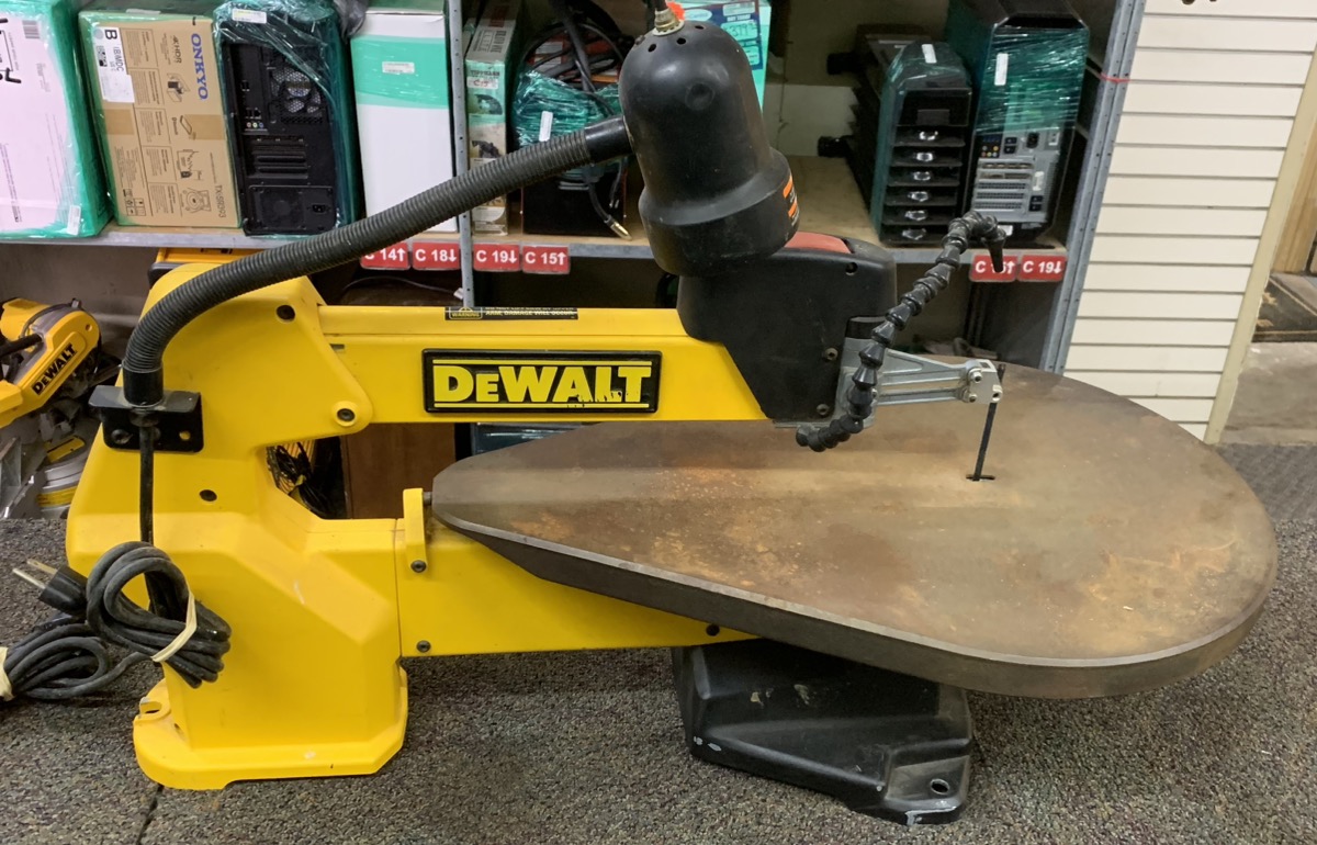 DeWalt DW788 20" Variable Speed CordedElectric Scroll Saw Good Pawn