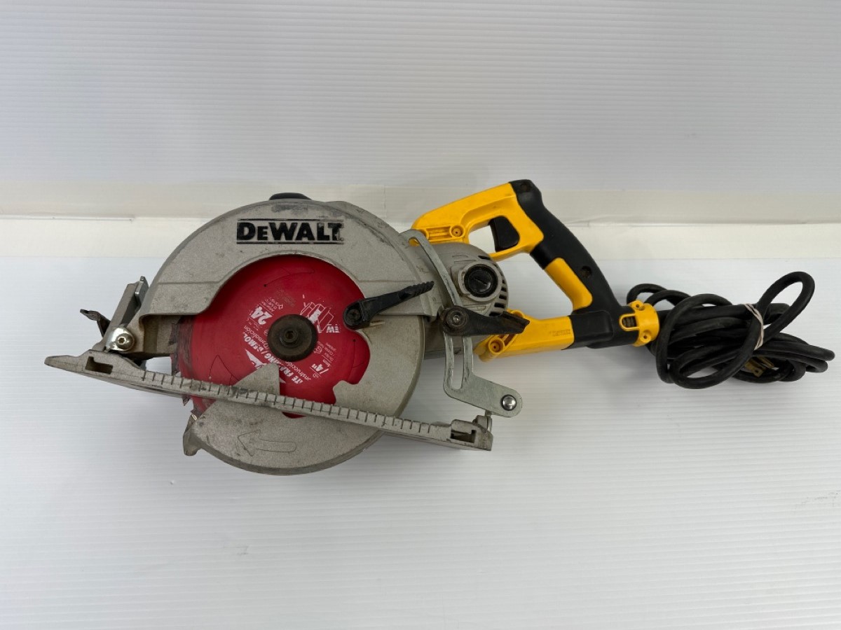 DEWALT DWS535 71/4" Worm Drive Circular Saw Electric Brake Magnesium
