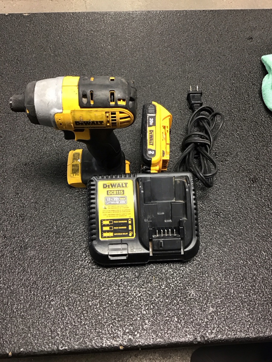 DEWALT IMPACT WRENCH& DRIVER/ W/ACCS Acceptable Buya