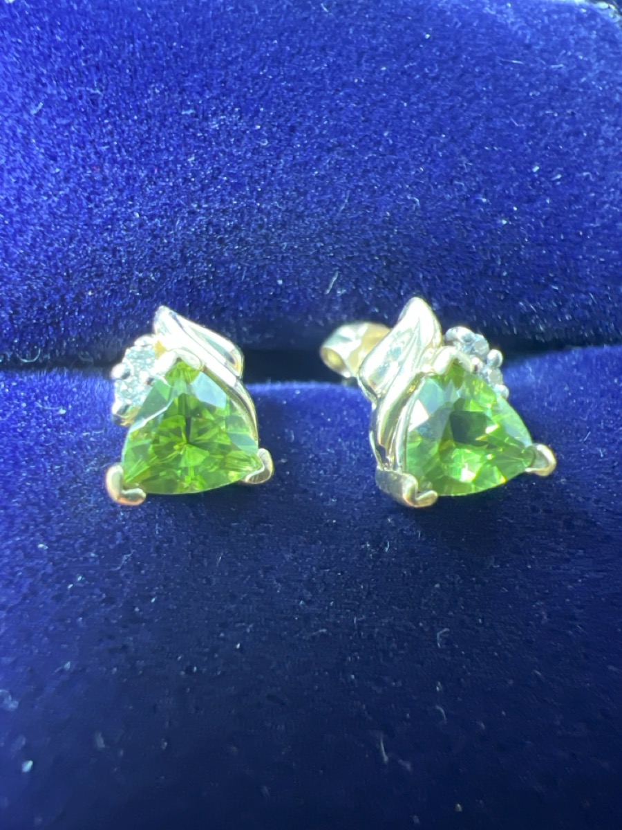 Green Stone Gold-Diamond & Stone Earrings 4 Diamonds .04 Carat T.