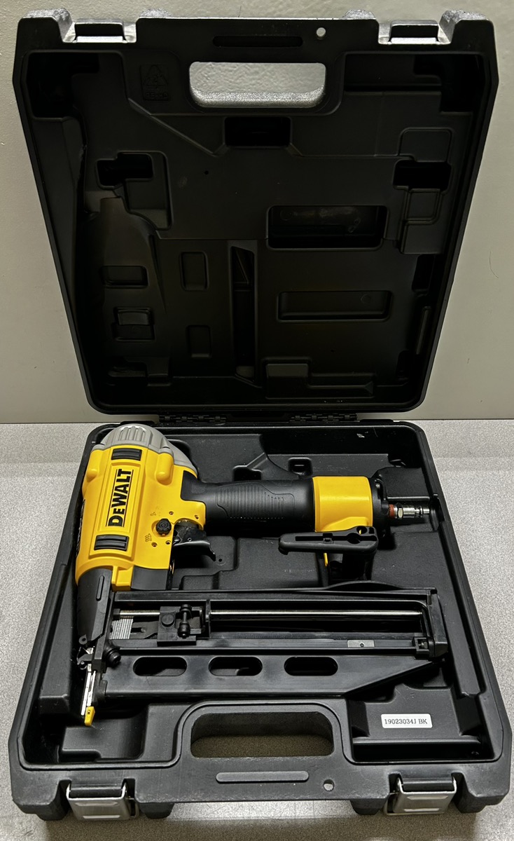 DEWALT DWFP71917 Pneumatic 16Gauge 21/2 in. Nailer Good Capitol