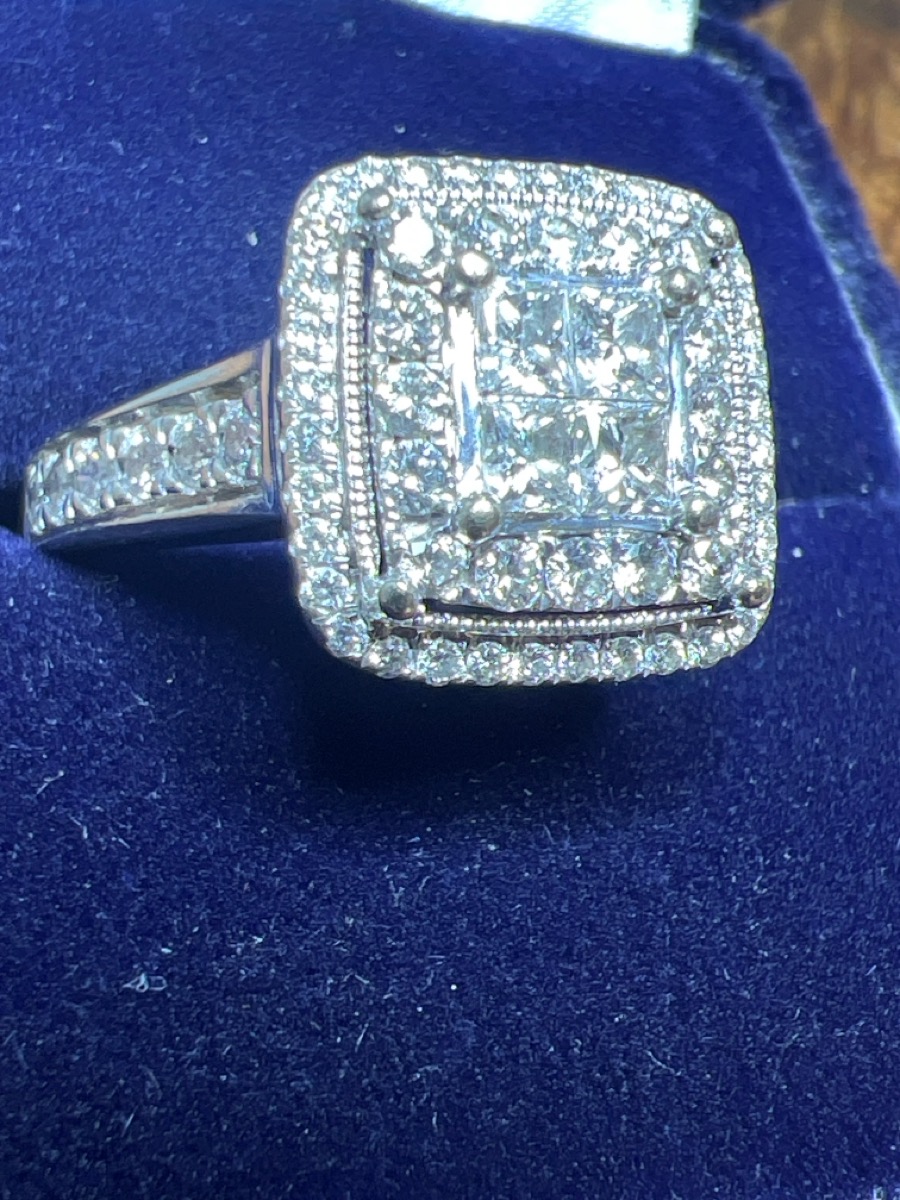 Lady's Diamond Cluster Ring 71 Diamonds 1.68 Carat T.W. 14K White