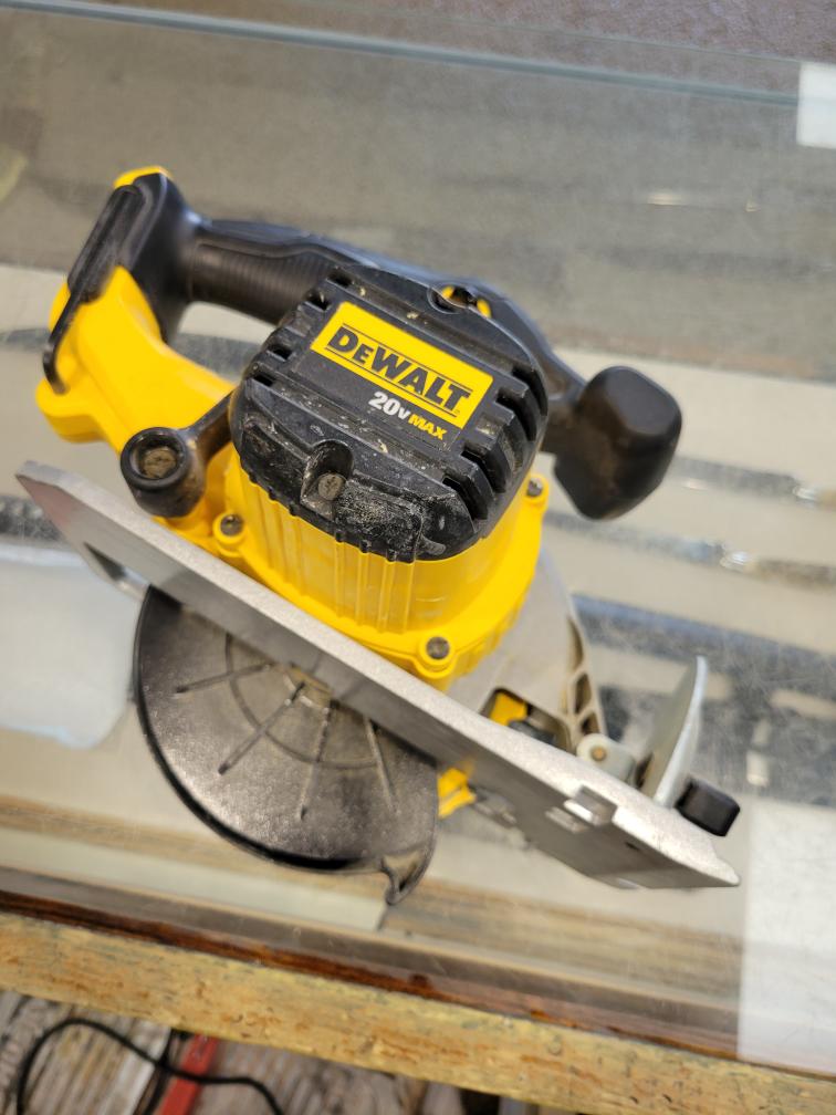 DEWALT DCS391B 20V MAX Li-Ion 6-1/2 in. Circular Saw (Tool Only) Good ...