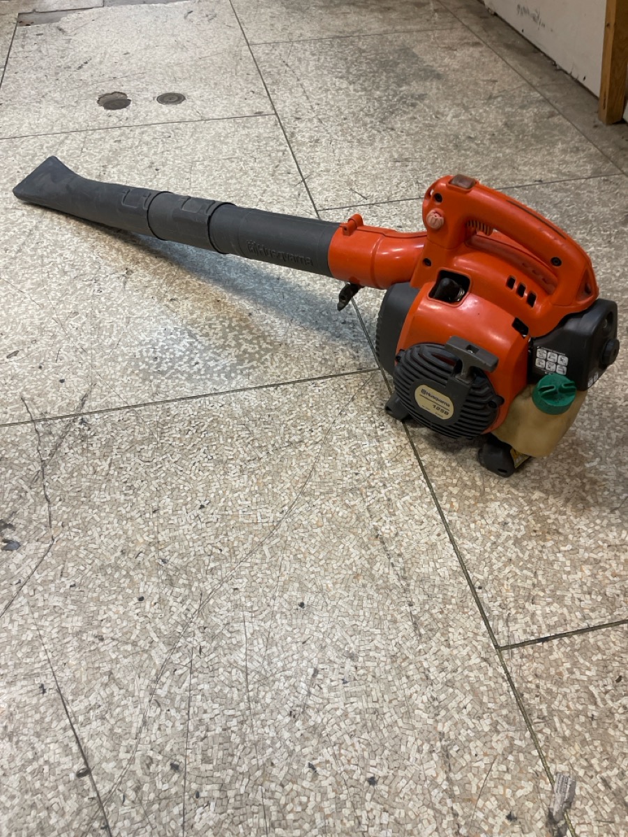 HUSQVARNA 125B GAS POWERED LEAF BLOWER BLOWER (ye) Very Good