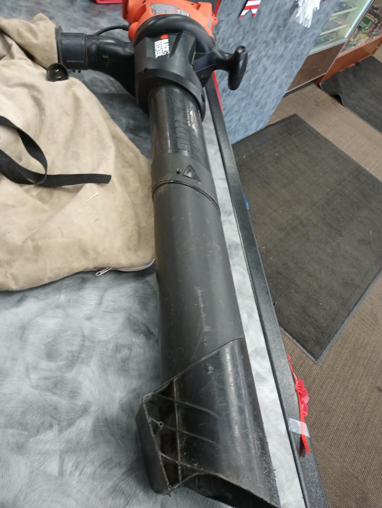 BLACK & DECKER LEAF HOG LEAF BLOWER BV4000 Acceptable Axel
